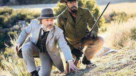 Auf der Jagd. King Schultz (Christoph Waltz) und sein treffsicherer Assistent Django (Jamie Foxx) töten nach Steckbrief. Der Film kommt am Donnerstag in die Kinos. 