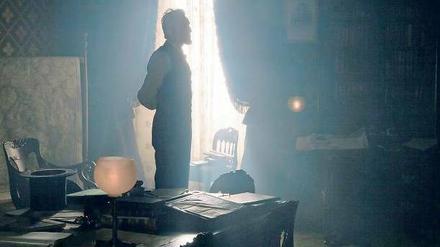 Im Hinterzimmer der Macht. Daniel Day-Lewis ist Abraham Lincoln, der 1865 mit gekauften Stimmen das Verbot der Sklaverei durchsetzt. Spielbergs Historiendrama ist zwölffach für den Oscar nominiert und startet am Donnerstag in den deutschen Kinos. 