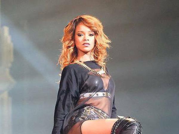 Rihanna auf der Bühne.