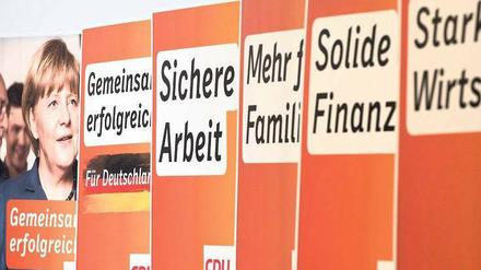 Wände aus Wörtern. Plakatwerbung für Angela Merkel. 
