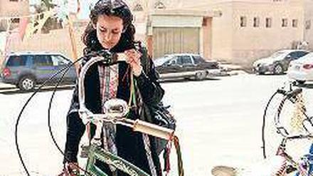 Kämpferin. Wadjda (Waad Mohammed) wünscht sich ein Rad. 