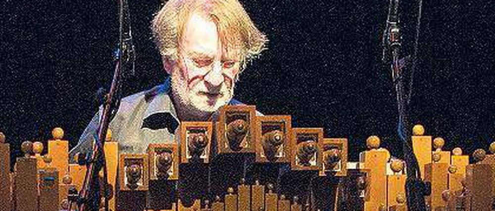 Musik mit computergenerierten Lochstreifen. Pierre Charial. 