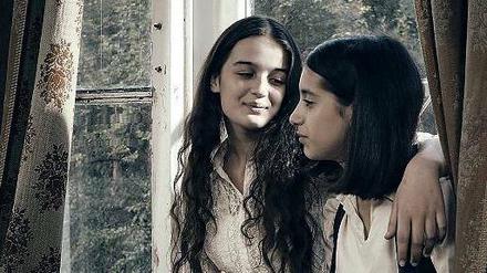 Freundinnen: Natia (Mariam Bokeria, links) und Eka (Lika Babluani),