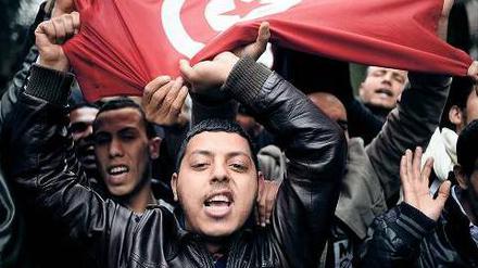 Gefährdeter Sieg. Nur in Tunesien (hier eine Szene von 2011) war der Arabische Frühling erfolgreich. Doch auch nach der Revolution wird noch gefoltert. 