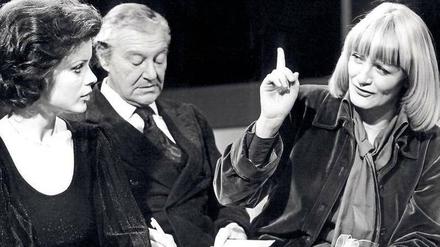 Streitbare Frau. Alice Schwarzer (r.) 1975 in einer WDR-Talkshow, mit der Schauspielerin Uschi Glas und dem Schriftsteller Gregor von Rezzori.