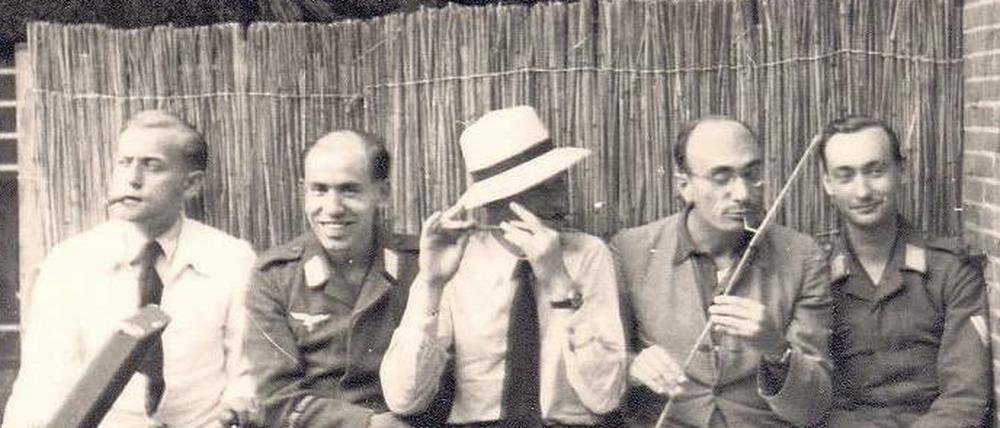 Werner Klemke (ganz rechts) als deutscher Besatzungssoldat im Kreise seiner Kameraden.