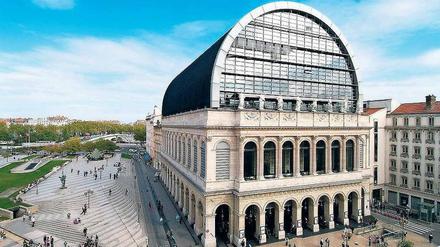 Die Opéra de Lyon wurde ursprünglich 1831 errichtet und dann 1993 umgebaut von Jean Nouvel. 