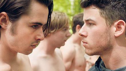 Härte. Brad (Ben Schnetzer) mit Bruder Brett (Nick Jonas) in „Goat“.
