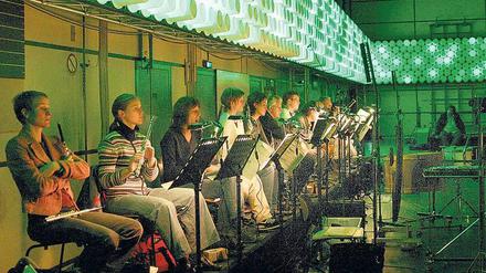 Das weltweit geschätzte SWR-Orchester Freiburg und Baden-Baden bei einem Auftritt bei den Donaueschinger Musiktagen.