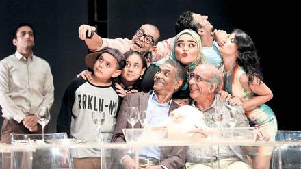 Familien-Bande. Szene aus Ahmed El Attars Satire "The Last Supper". 