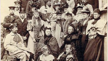 Familientreffen mit Queen Victoria (vorne Mitte) anlässlich der Fürstenhochzeit in Coburg, 1894.