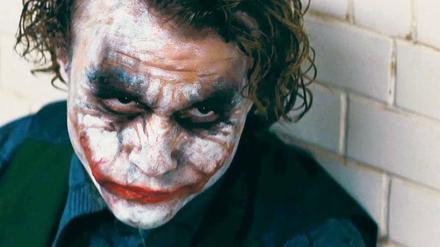 Agent der Anarchie. Heath Ledger als Joker in „The Dark Knight“. Sein Lächeln entstammt einer Narbe. 