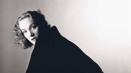 Schwarzer Engel. Penns Porträt von Marlene Dietrich aus dem Jahr 1948 ist legendär. 