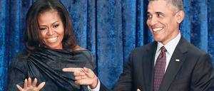 Gutes Geschäft. Barack und Michelle Obama (hier bei der Enthüllung der Porträts des früheren First Couples im Februar) wollen für ihre Produktionen Kontakte im Weißen Haus nutzen. Dieser Schritt wird in den Medien auch kritisch gesehen.