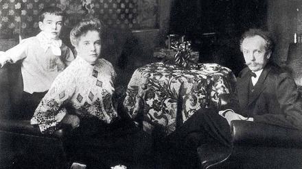 Großbürgerliche Familienidylle. Richard Strauss mit Gattin Pauline und Sohn Franz, um 1900. 