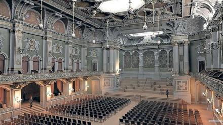 Pompös. Blick in den 1888 im Stil des Historismus ausgestatteten Saal der Alten Philharmonie.