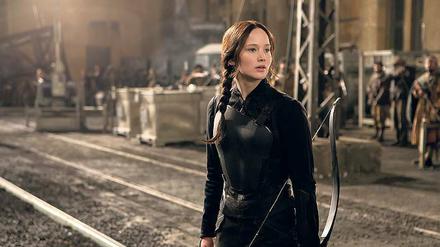 Scharfschützin. Katniss Everdeen (Jennifer Lawrence) führt die Rebellion an.