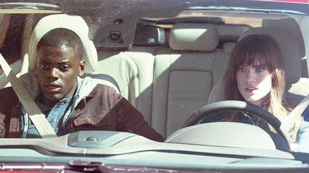 Papa hat Obama gewählt. Für Chris (Daniel Kaluuya) entpuppt sich der Besuch bei den Eltern seiner Freundin Rose (Allison Williams) als Albtraum. 