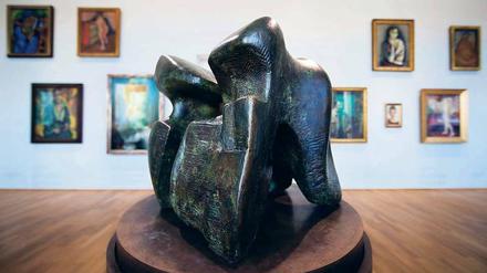 Wackelkandidat. Henry Moores „Stein Denkmal“ aus den sechziger Jahren gehört zu den Kunstwerken, die aus der Sammlung der Landesbank West LB versteigert werden sollen. Noch steht die Skulptur im Museum für Kunst und Kultur in Münster. 