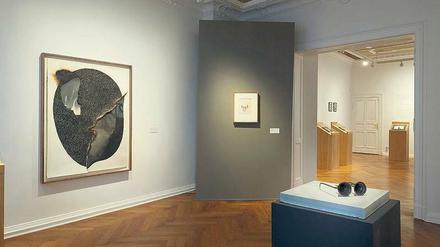 Künstler als Zeugen. Die Ausstellung in den Räumen der Galerie Zilberman arrangiert Medien und Materialien um das Thema Krieg.