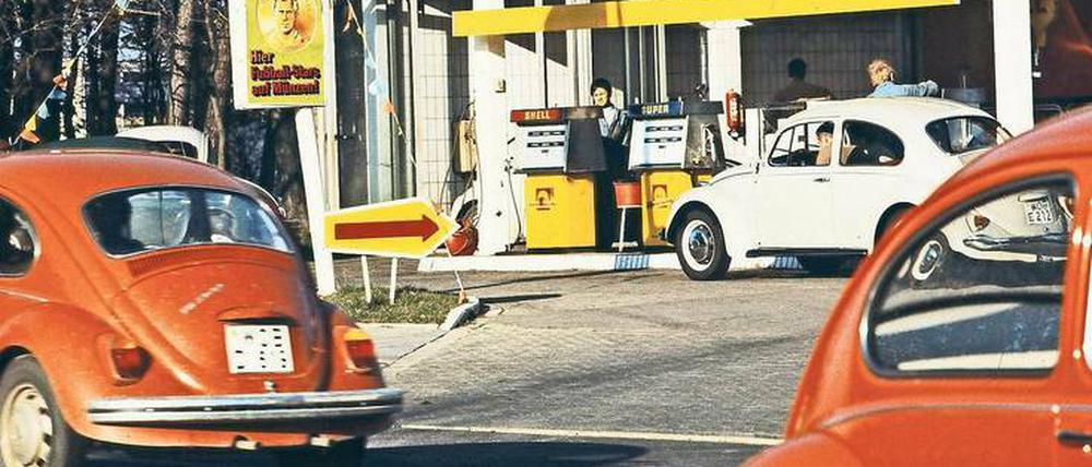 Film-Noir-Blondine gesucht. Eine Shell-Tankstelle in der Wirtschaftswunderstadt Wolfsburg 1970.