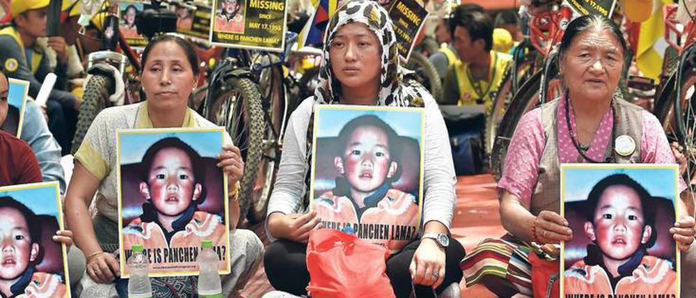 Wo ist der Panchen Lama? Demonstration in Neu-Delhi, Mai 2016. 