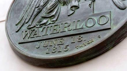 Plakette in der Londoner Waterloo Station zum 200. Jahrestag der Schlacht von Waterloo.