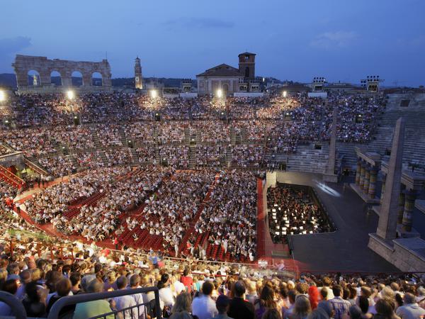 Sehnsuchtsort für Opernfans: die Arena di Verona.