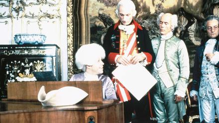 Dafür erhielt Shaffer 1984 einen Oscar: Milos Formans Film "Amadeus" (nach Shaffers Stück und Drehbuch), mit Tom Hulce als Mozart am Cembalo und F. Murray Abraham als Salieri. 