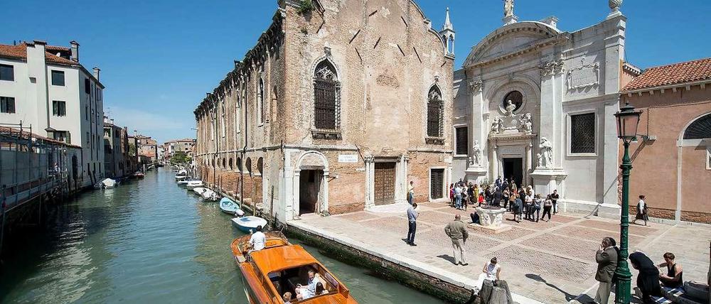 Santa Maria della Misericordia heißt die ehemalige Kirche, in der Christoph Büchel sein Moschee-Projekt realisierte. Schon im Vorfeld der Biennale hatte die katholische Gemeinde Venedigs protestiert. 