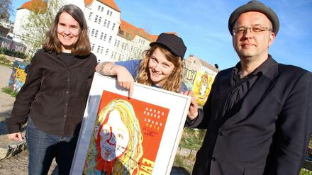 Soundcheck-Award-Verleihung an Kate Tempest (Mitte) durch Nadine Lange und Andreas Müller.