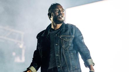 Der Rapper Kendrick Lamar hat gute Chancen, bei den Grammys zu gewinnen. Im März kommt er für drei Konzerte nach Deutschland. 
