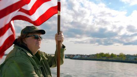 Der US-amerikanischen Filmregisseur Michael Moore in einer Szene des Kinofilms "Where to invade next" 