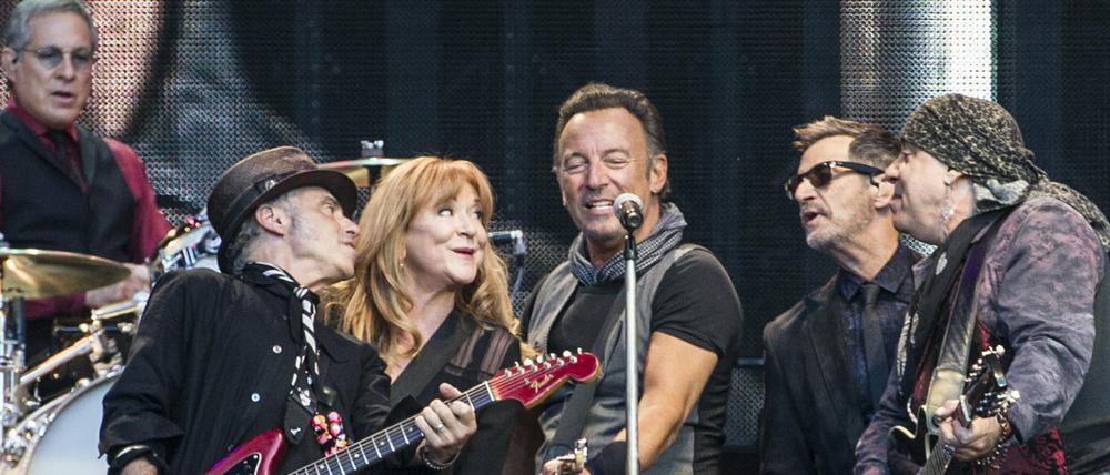 Powerplay: Bruce Springsteen (Mitte) mit Band im Berliner Olympiastadion 