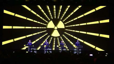 Kraftwerk bei ihrem zweiten Konzert in der Neuen Nationalgalerie.
