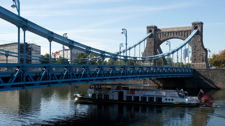 Brücken, wie hier die Grunwaldbrücke, sind in Breslau zahlreich vorhanden - und werden zum Motto des Europäischen Kulturhauptstadt-Jahrs in der niederschlesischen Metropole. 