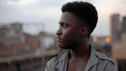 Der 24-jährige Londoner Kwabs hat eine Ausnahmestimme und mit „Walk“ bereits einen kleinen Hit. 