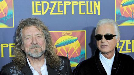 Jimmy Page (r) und Robert Plant erschienen am Dienstag in L.A. vor Gericht: Die beiden Gründungsmitglieder von Led Zeppelin, hier auf einem Bild von 2012, müssen sich in einem Plagiatsprozess verantworten. 
