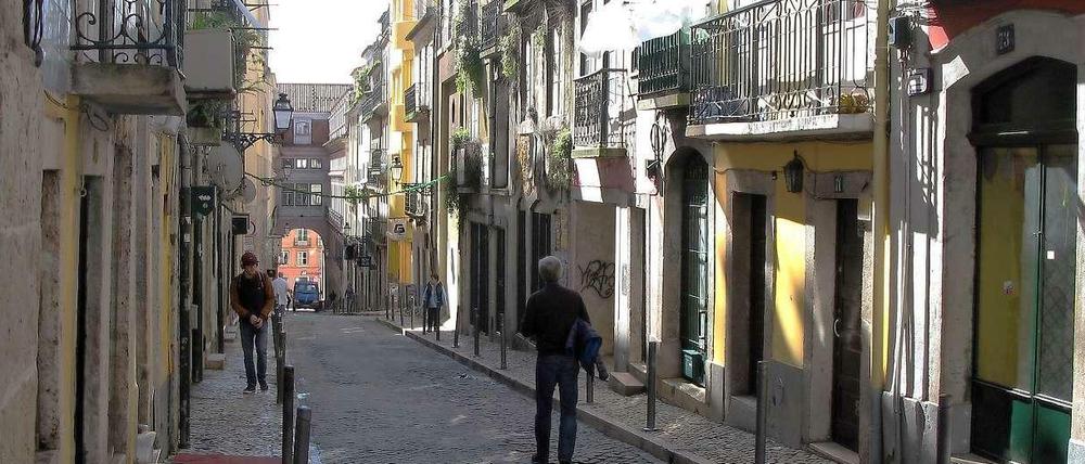 Eine Straße in Lissabon.