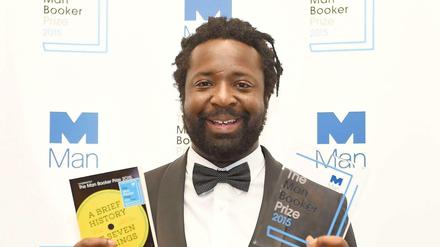 Preisträger Marlon James mit seinem Roman "A Brief History of Seven Killings".