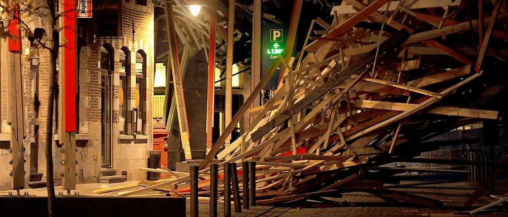 Eine der Hauptattraktionen der künftigen europäischen Kulturhauptstadt Mons in Belgien, die Installation "The Passenger", brach zusammen.