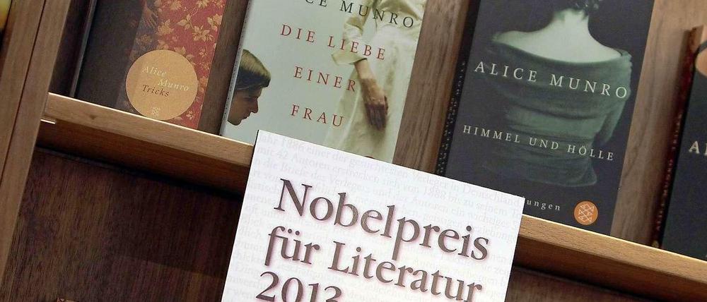 Schnell reagiert. Donnerstagmittag am Stand von Fischer, Munros Verlag, auf der Frankfurter Buchmesse.