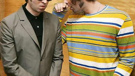 Englands Größe. Noel und Liam Gallagher (von links) können sich kaum ertragen, doch mir ihrer Band Oasis lassen sie ihr Land noch einmal von einer einheitlichen Kultur träumen.