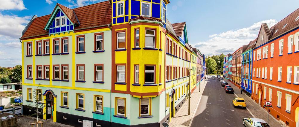 „Farbe ist Lebensfreude“, wusste Bruno Taut. Im Bild die Magdeburger Otto-Richter-Straße.