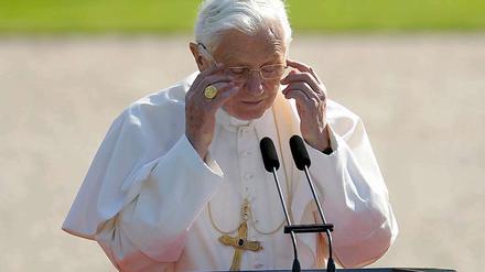 Viel geredet, aber nicht das Entscheidende gesagt: Papst Benedikt XVI. und das Thema Kindesmissbrauch in der Katholischen Kirche.