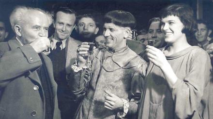 Damals, 1952. Orna Porat (rechts), daneben der Schauspieler Jossef Milo und Ministerpräsident David Ben-Gurion. 