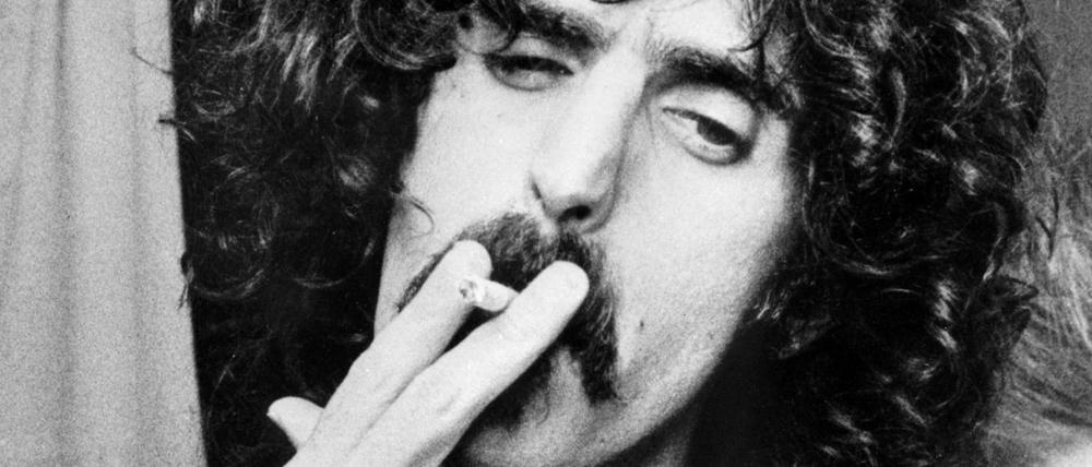 Legendärer Rockstar und Komponist. Frank Zappa 1971.