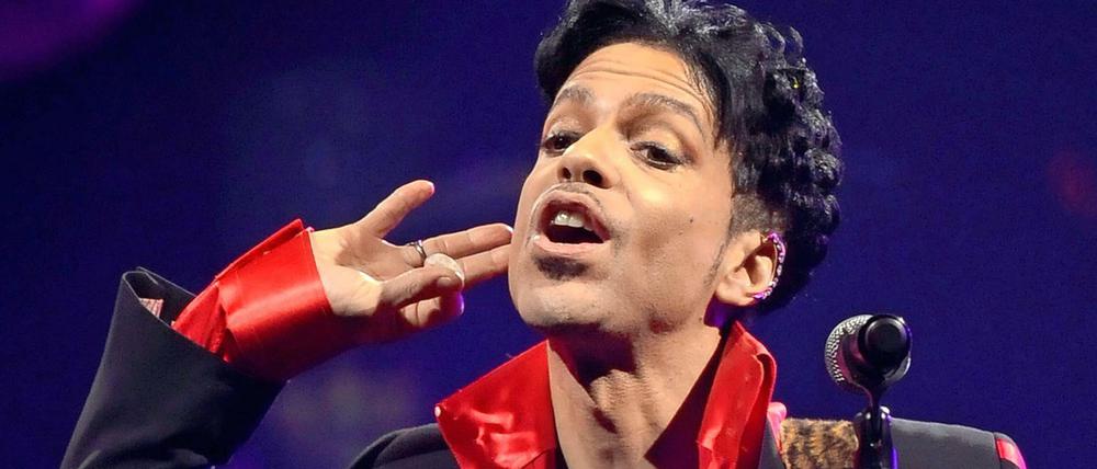 Der Sänger Prince 2010 bei einem Auftritt in Antwerpen. Ein Jahr nach seinem Tod können sich seine Fans auf bisher unveröffentlichtes Material des US-Popstars freuen.