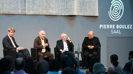 Intendant Ole Baekhoj, Daniel Barenboim, Architekt Frank Gehry sowie der japanische Akustiker Yasuhisa Toyota. 