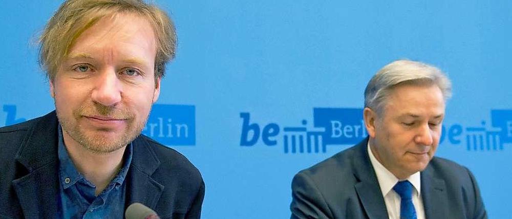 Ohne Einstecktuch. Tim Renner, 49, bei seiner Vorstellung als neuer Berliner Kulturstaatssekretär mit dem Regierenden Bürgermeister Klaus Wowereit im Februar 2014.